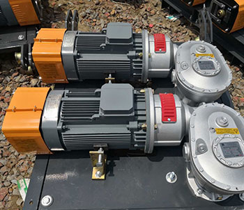 升降機兩驅動機構